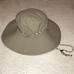 rei hiking hat